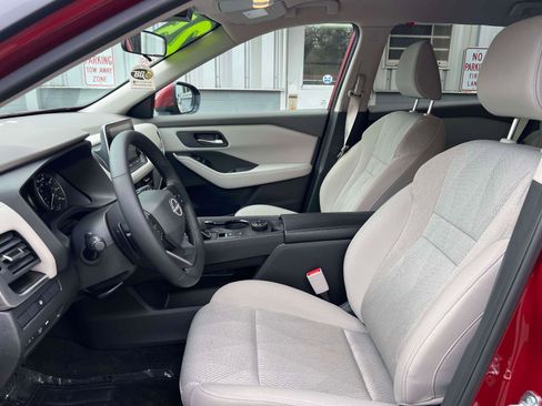 Used 2025 Nissan Rogue SV image 26