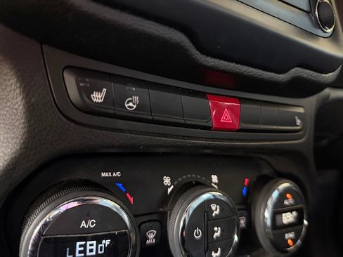Used 2016 Jeep Renegade Limited AWD/4WD image 45