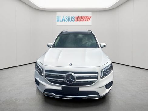 Used 2023 Mercedes-Benz GLB 250 4MATIC w/ Premium Package image 8