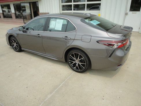 Used 2022 Toyota Camry SE image 11