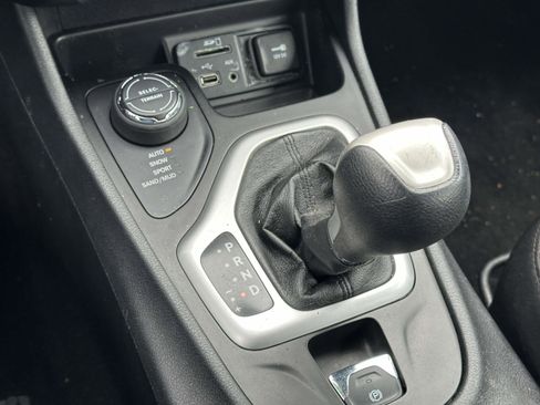 Used 2014 Jeep Cherokee Sport image 30