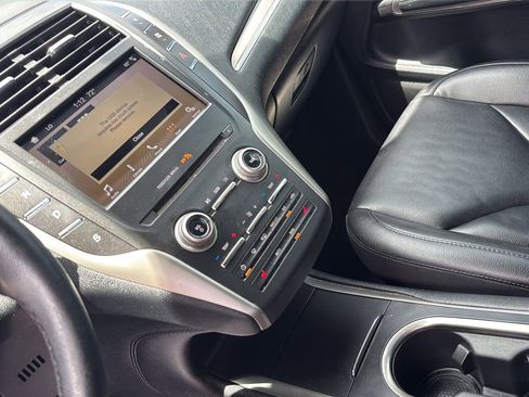Used 2017 Lincoln MKC Premiere FWD image 17
