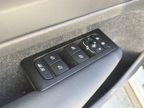 Used 2021 Volvo XC40 T5 R-Design w/ Advanced Package AWD/4WD image 23