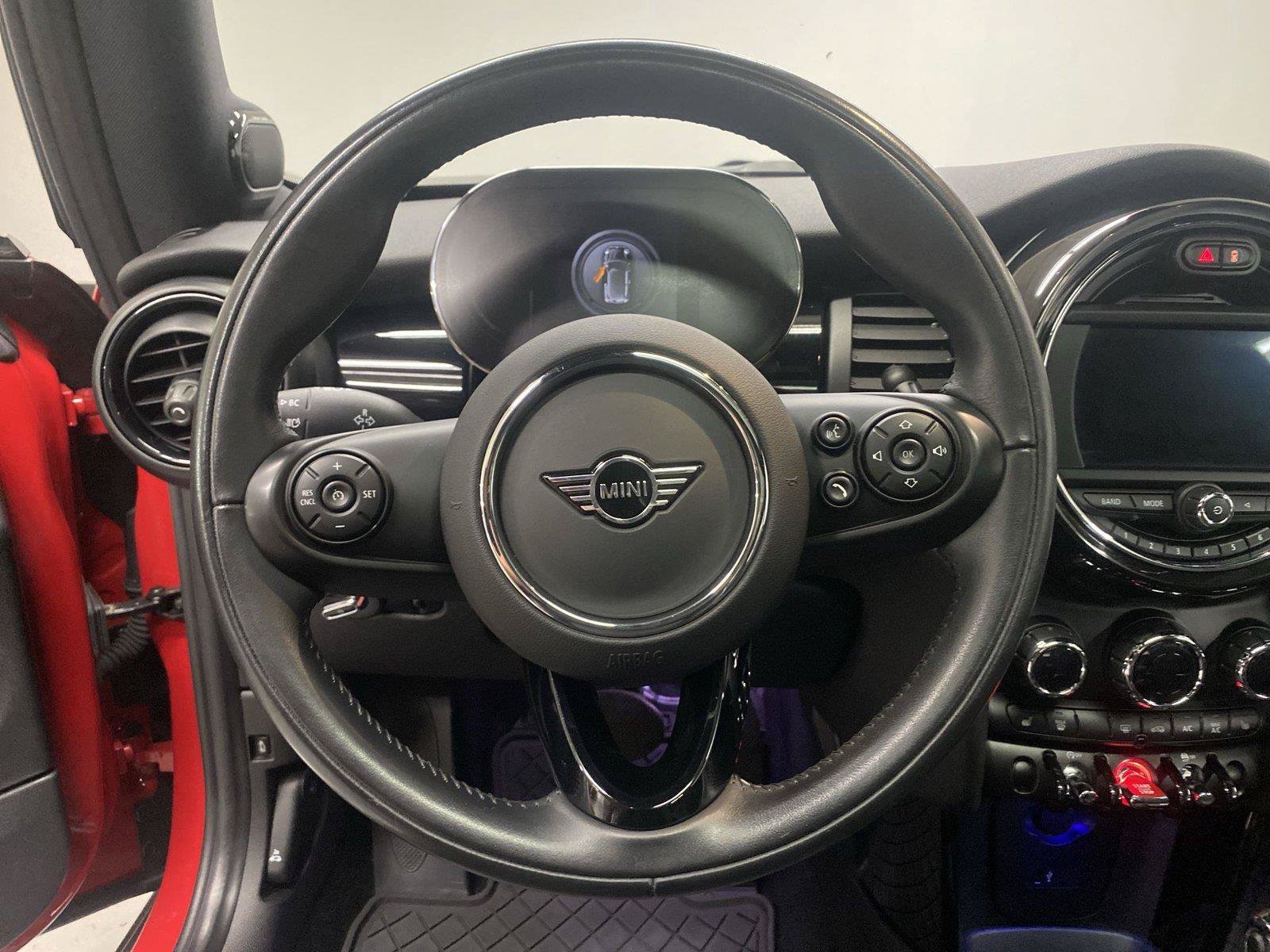 Used 2021 MINI Cooper 2-Door Hardtop w/ 6.5" Touchscreen Package FWD image 15