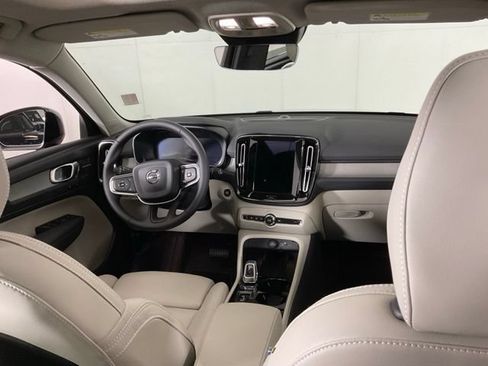 Certified 2025 Volvo XC40 B5 Ultra AWD/4WD image 16