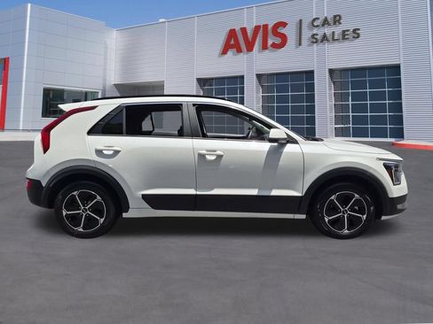 Used 2025 Kia Niro LX FWD image 5