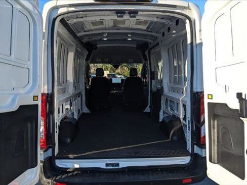 Used 2023 Ford E-Transit Medium Roof image 14