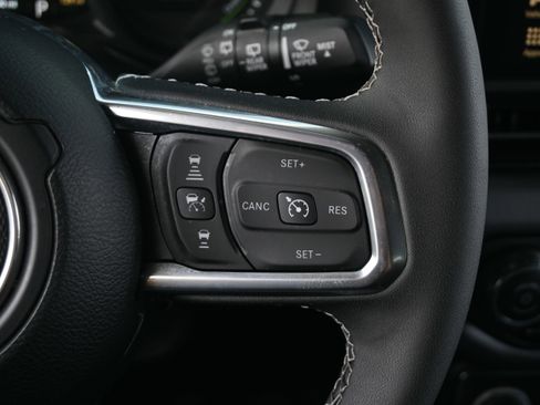 Used 2025 Jeep Wrangler Unlimited Sahara w/ Safety Group AWD/4WD image 19