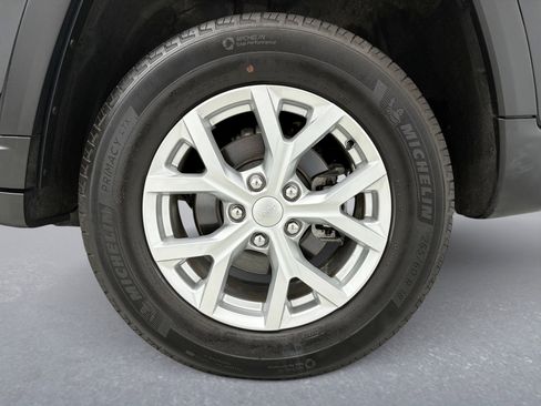 Used 2023 Jeep Grand Cherokee Limited image 25