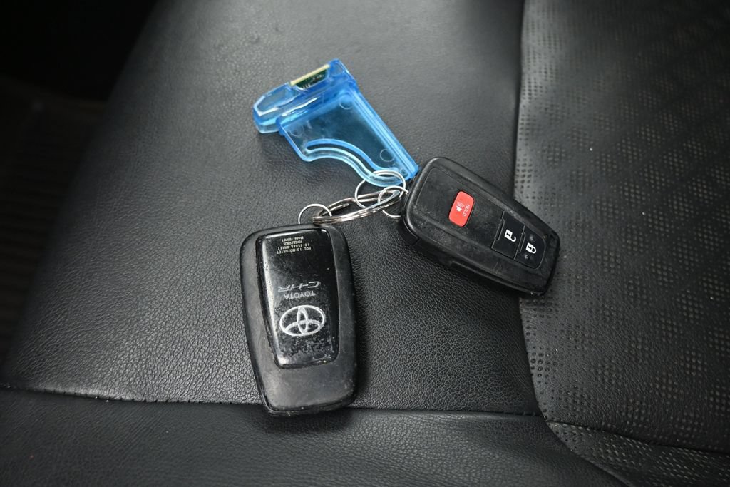 Used 2021 Toyota C-HR Limited FWD image 46