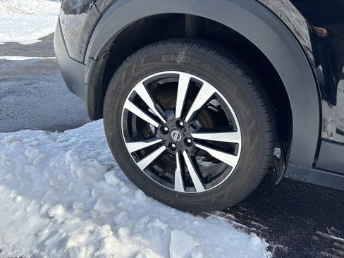 Used 2019 Nissan Kicks SV image 9