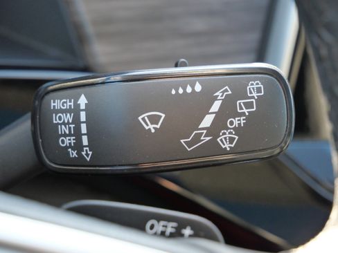 Used 2024 Volkswagen Atlas SEL Premium R-Line image 33