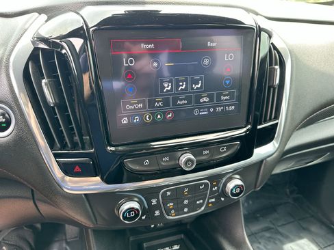 Used 2023 Chevrolet Traverse RS FWD image 19