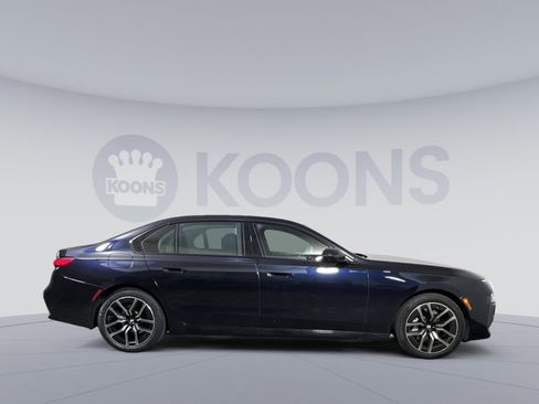 Used 2024 BMW 740i xDrive image 8