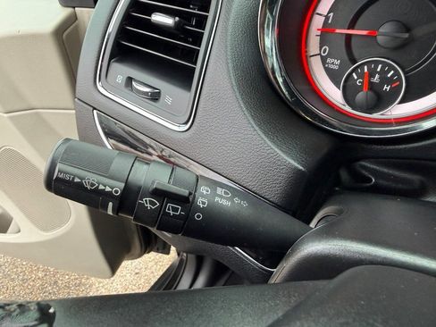 Used 2019 Dodge Grand Caravan SXT image 24