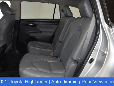 Used 2021 Toyota Highlander XLE image 27