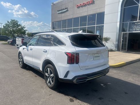 Used 2023 Kia Sorento S w/ Panoramic Sunroof Package FWD image 5
