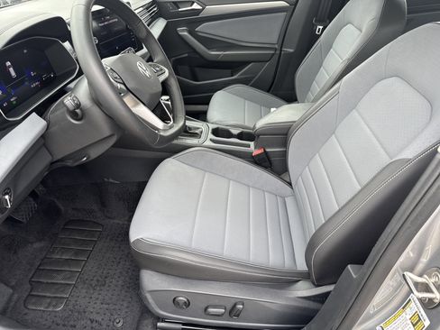 Certified 2025 Volkswagen Jetta SE w/ Sunroof Package image 5