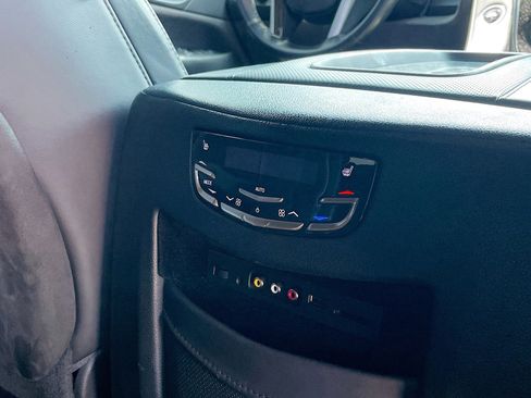 Used 2016 Cadillac Escalade Platinum RWD image 19