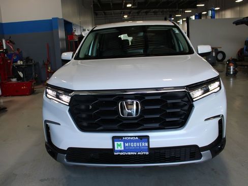 Used 2025 Honda Pilot EX-L image 3