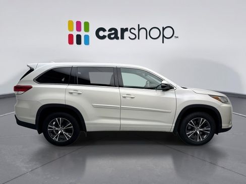 Used 2017 Toyota Highlander Plus AWD/4WD image 6