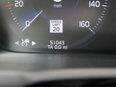 Used 2021 Volvo XC90 T5 Momentum w/ Protection Package Premier image 34