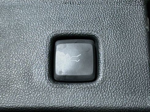 Used 2022 Ford Escape SE w/ Convenience Package FWD image 32