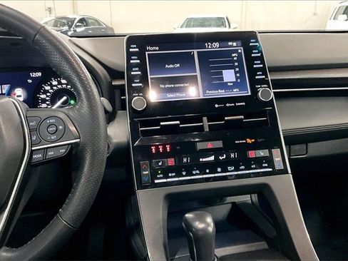 Used 2021 Toyota Avalon XLE w/ Moonroof Package image 9