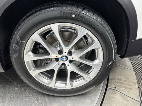 Used 2022 BMW X5 xDrive40i w/ Parking Assistance Package image 27
