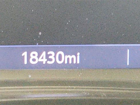 Used 2023 Chevrolet Traverse LT image 16