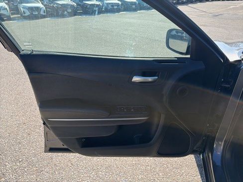 Used 2016 Dodge Charger SE w/ Popular Equipment Group image 9