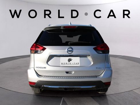 Used 2017 Nissan Rogue SV w/ SV Premium Package AWD/4WD image 4