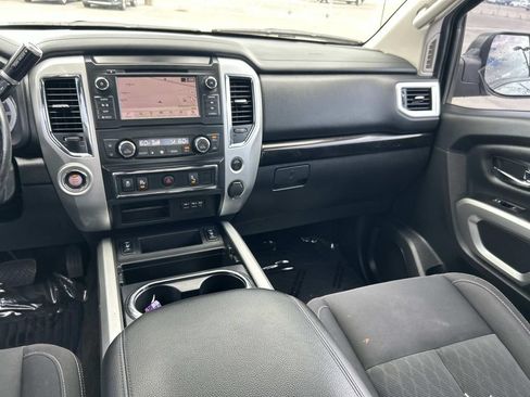 Used 2019 Nissan Titan SV w/ SV Convenience Package RWD image 23