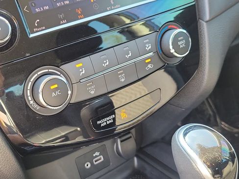 Used 2019 Nissan Rogue S FWD image 25
