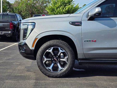 Certified 2025 GMC Yukon AT4 w/ AT4 Premium Package AWD/4WD image 36