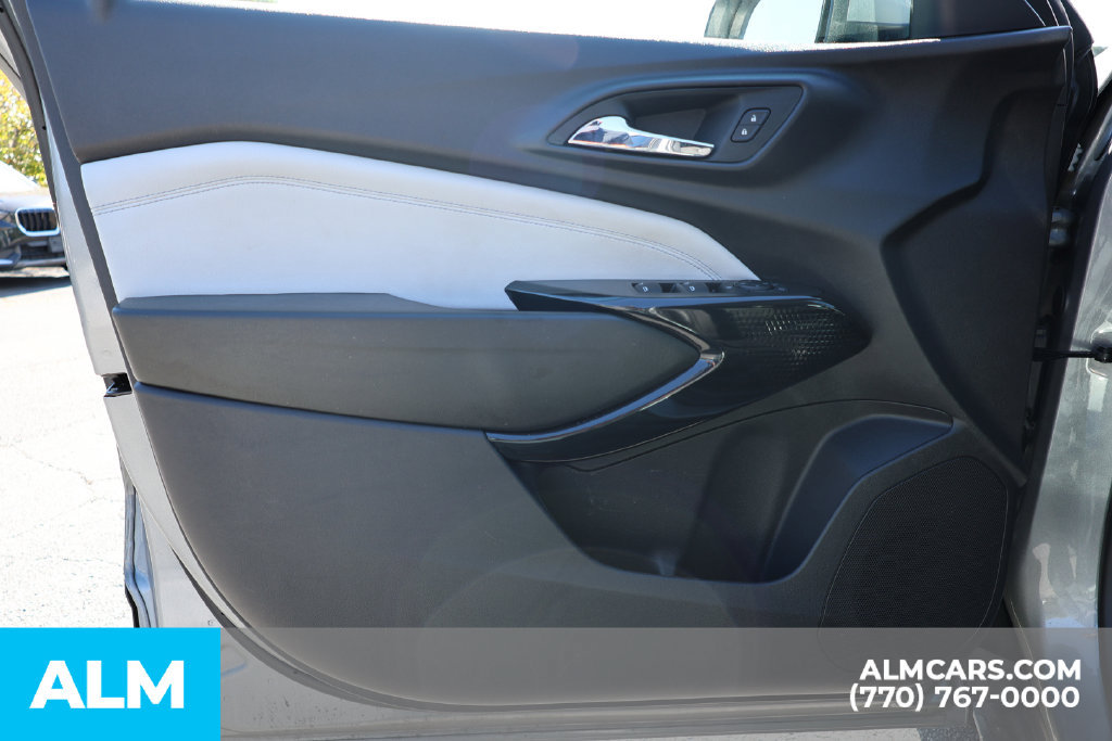 Used 2025 Chevrolet Trax LT FWD image 43