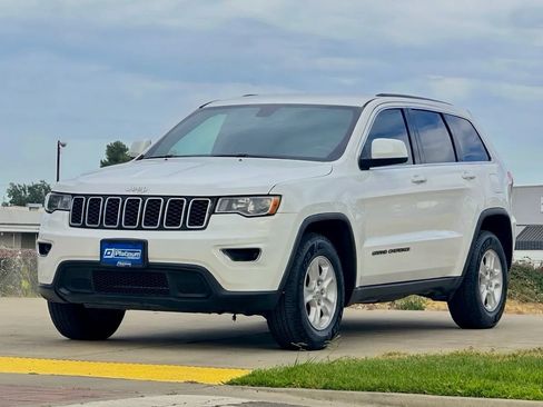 Used 2017 Jeep Grand Cherokee Laredo RWD image 3