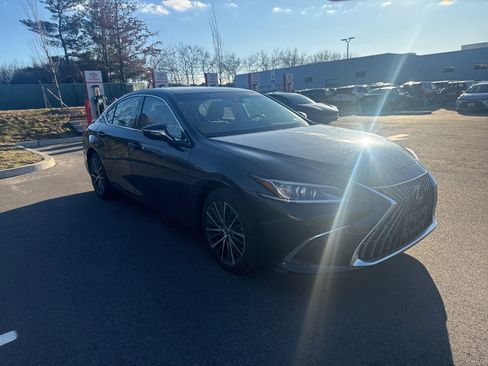 Used 2022 Lexus ES 350 w/ Premium Package image 3