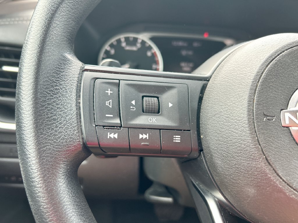 Used 2023 Nissan Rogue S AWD/4WD image 15