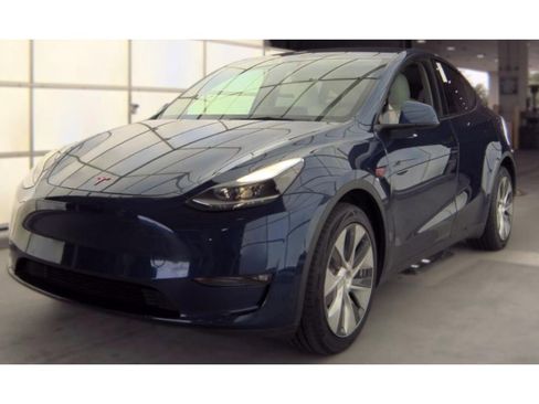 Used 2022 Tesla Model Y Long Range AWD/4WD image 1
