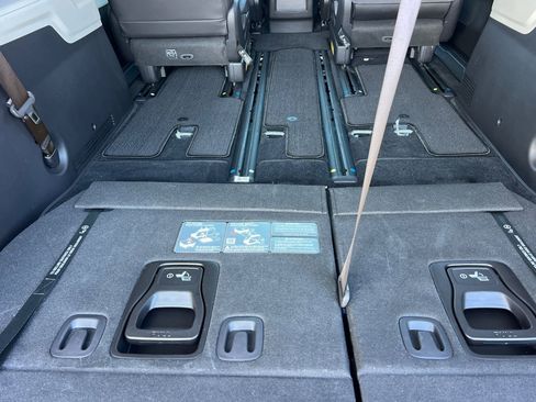 Used 2024 Kia Carnival SX Prestige image 17