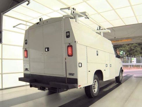 Used 2022 Chevrolet Express 3500 w/ Power Convenience Package RWD image 3