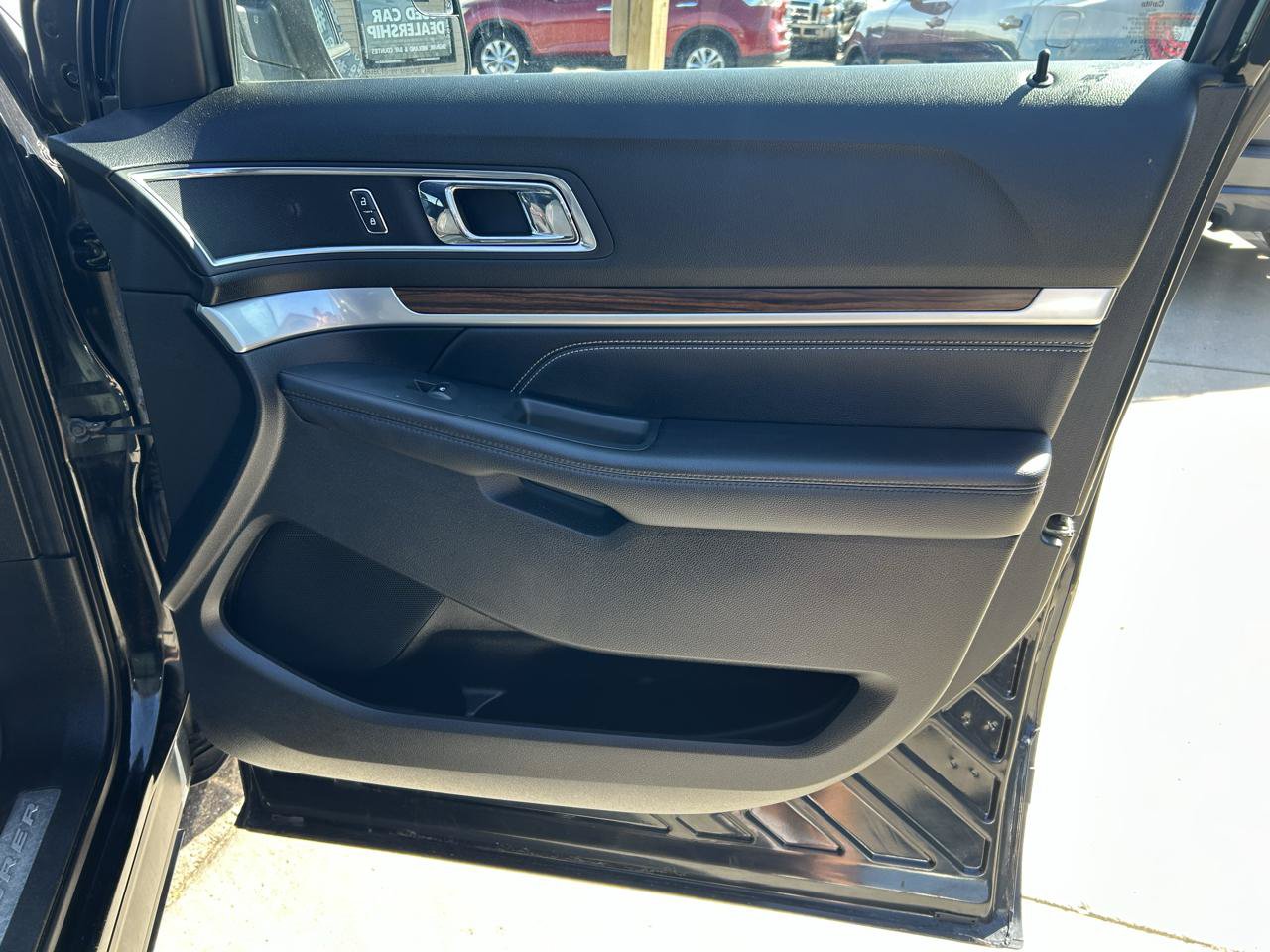 Used 2018 Ford Explorer Limited AWD/4WD image 17