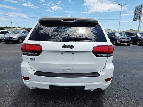 Used 2021 Jeep Grand Cherokee Laredo X image 8