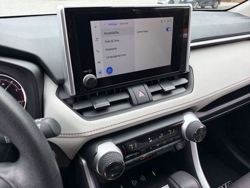 Used 2025 Toyota RAV4 XLE FWD image 26