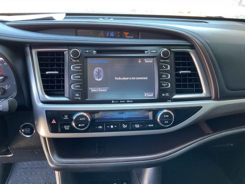 Used 2018 Toyota Highlander Limited image 25