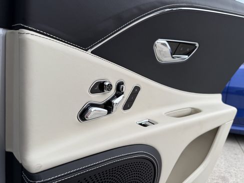 Used 2023 Bentley Flying Spur Plug-In Hybrid image 29