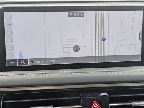 Used 2025 Genesis G70 2.5T image 13