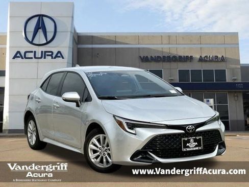 Used 2025 Toyota Corolla SE FWD image 1