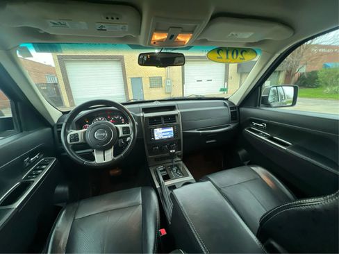 Used 2012 Jeep Liberty Limited Jet w/ Comfort/Convenience Group AWD/4WD image 27